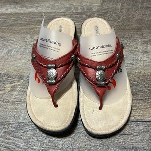 Minnetonka Silverthorne Handmade Red Thong Sandals Size 7